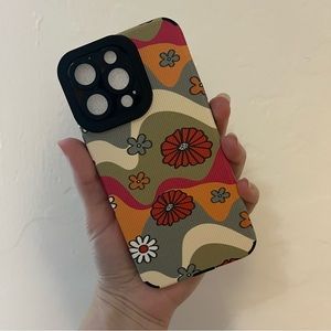 iPhone 13 Pro 70’s Floral Pattern Soft Case